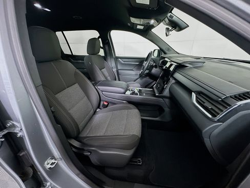 Used 2025 GMC Acadia Elevation image 34