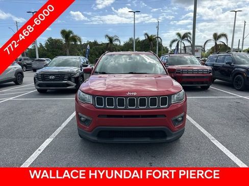 Used 2019 Jeep Compass Latitude FWD image 1