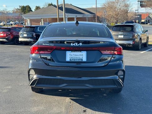 Used 2024 Kia Forte LX image 4