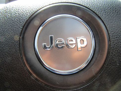 Used 2018 Jeep Grand Cherokee Overland AWD/4WD image 40