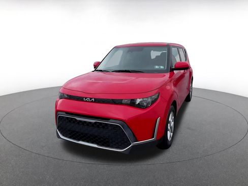 Used 2025 Kia Soul LX w/ LX Technology Package FWD image 7