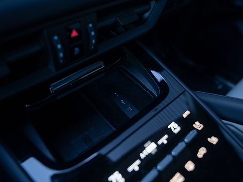 Certified 2025 Porsche Cayenne E-Hybrid AWD/4WD image 15