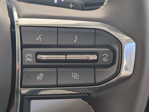 Used 2025 GMC Acadia Denali w/ Super Cruise Package FWD image 34