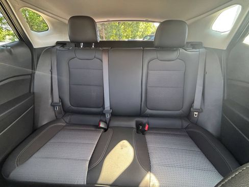 Used 2025 Chevrolet Trax LT FWD image 38