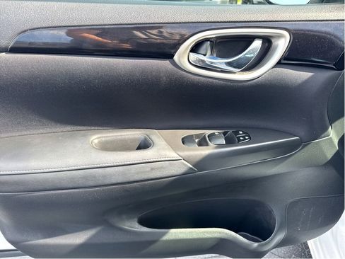 Used 2018 Nissan Sentra SV FWD image 11