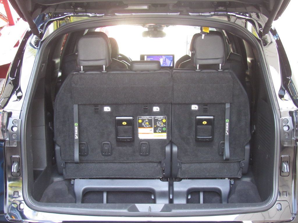 Used 2025 Toyota Sienna XSE AWD/4WD image 23