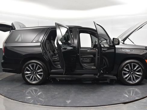 Used 2023 Cadillac Escalade Sport Platinum w/ Heavy-Duty Trailer Package AWD/4WD image 32