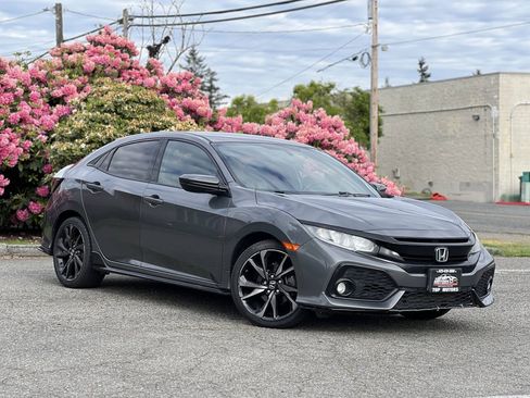 Used 2017 Honda Civic Sport image 2