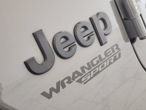 Used 2021 Jeep Wrangler Sport AWD/4WD image 12