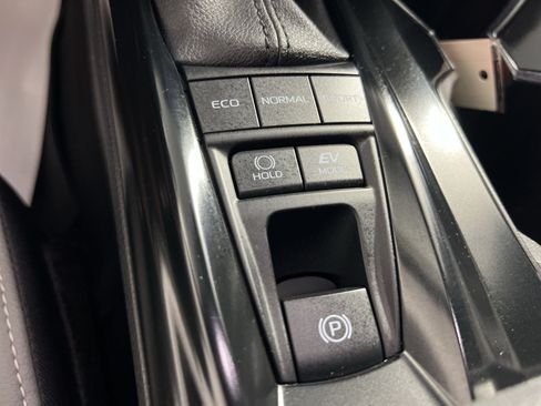 Used 2025 Toyota Camry SE w/ Convenience Package FWD image 33