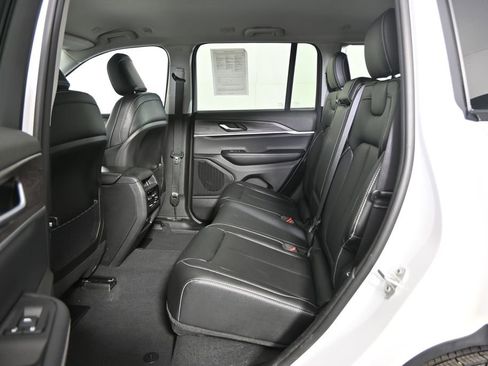 Used 2024 Jeep Grand Cherokee Limited w/ Trailer Tow Package image 18