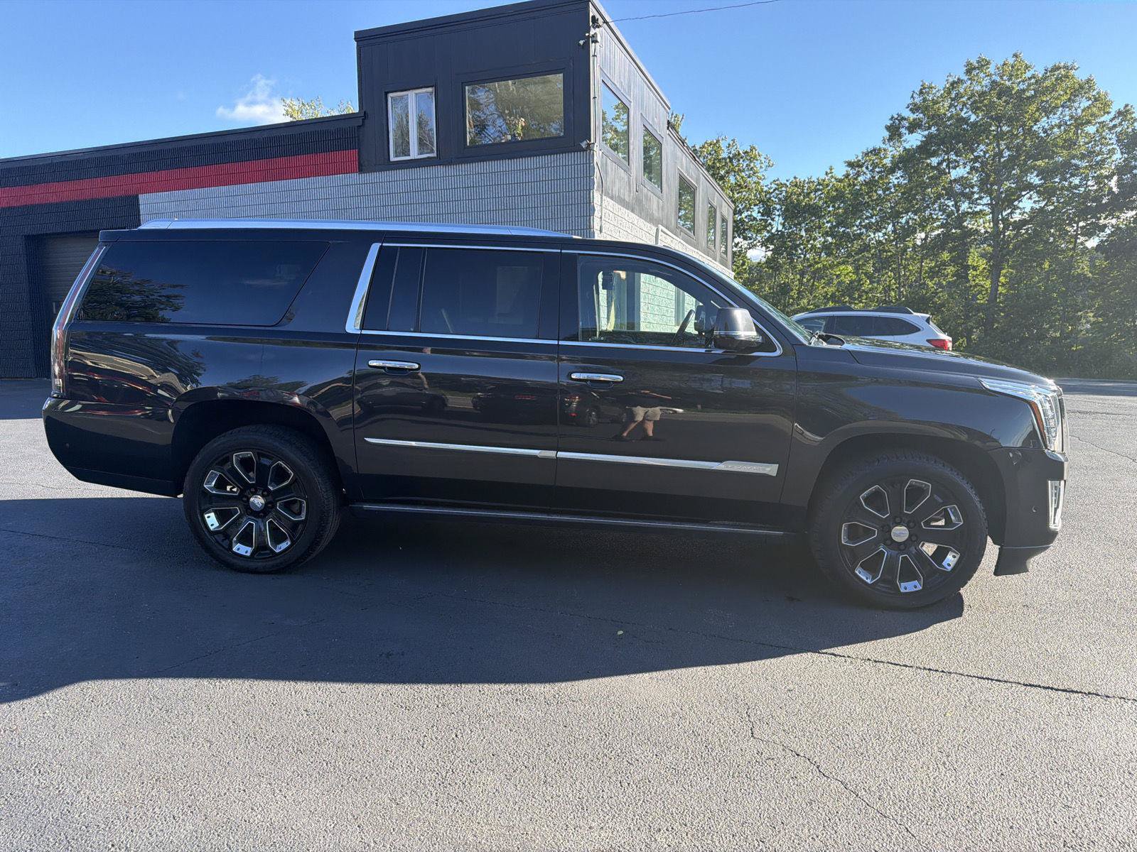 Used 2019 Cadillac Escalade ESV Platinum AWD/4WD image 6
