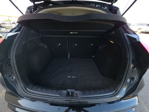 Used 2023 Nissan Kicks SR w/ SR Premium Package FWD image 24