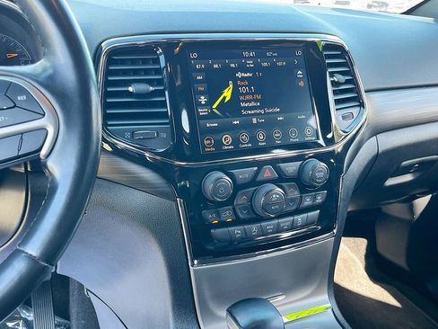 Used 2021 Jeep Grand Cherokee Laredo X image 15