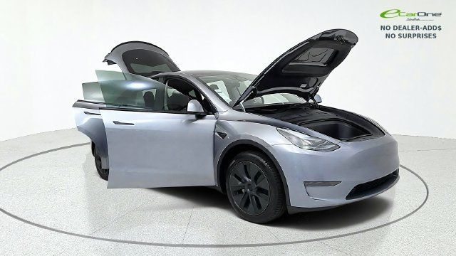 Used 2025 Tesla Model Y Long Range RWD image 12
