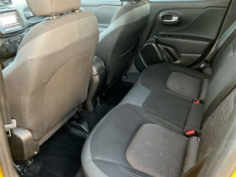 Used 2023 Jeep Renegade Latitude image 19