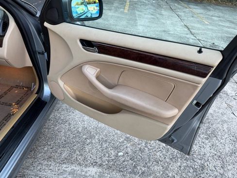 Used 2005 BMW 325i Sedan image 16