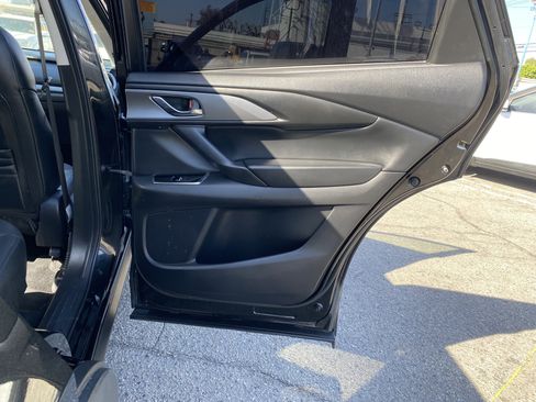 Used 2018 MAZDA CX-9 Touring FWD image 21