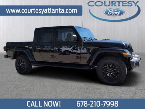 Used 2021 Jeep Gladiator Sport AWD/4WD image 1