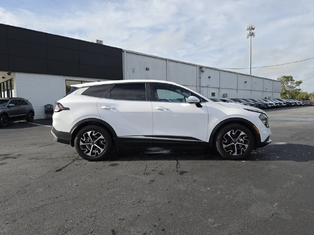 Used 2025 Kia Sportage EX FWD image 4