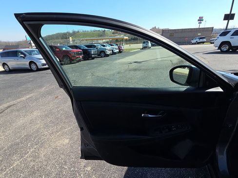 Used 2024 Nissan Sentra SV image 12