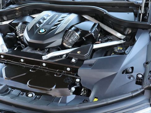 Used 2020 BMW X7 M50i w/ Dynamic Handling Package image 39