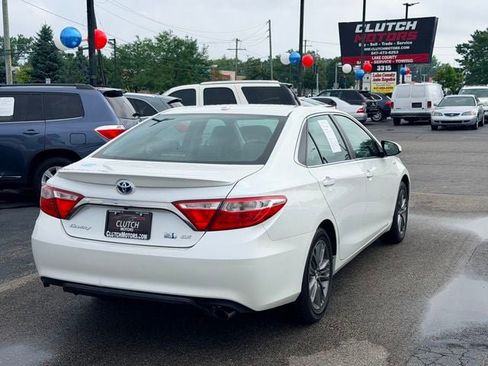 Used 2015 Toyota Camry SE w/ Moonroof Package FWD image 5