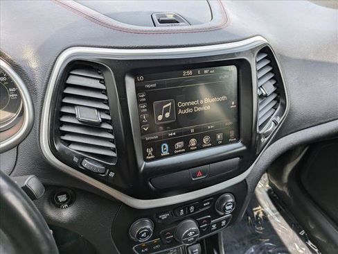 Used 2017 Jeep Cherokee Trailhawk w/ Comfort/Convenience Group AWD/4WD image 12