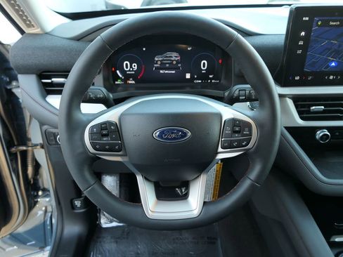 Used 2025 Ford Explorer Active w/ Active Comfort Package image 19