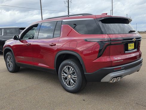New 2026 Chevrolet Traverse LT w/ Driver Confidence Package image 5