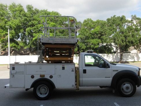Used 2007 Ford F550 2WD Regular Cab Super Duty image 6