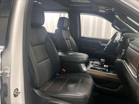 Used 2022 Chevrolet Silverado 1500 High Country w/ High Country Premium Package image 11