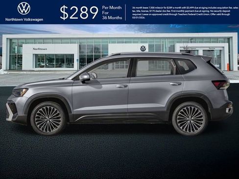 New 2025 Volkswagen Taos SE w/ Panoramic Sunroof Package image 3