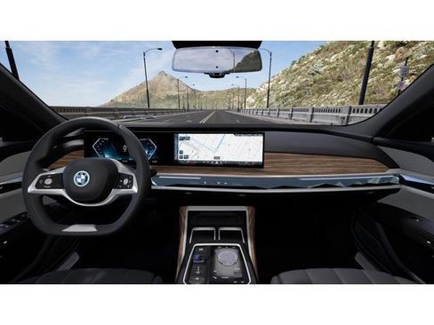 Used 2025 BMW i7 eDrive50 w/ Premium Package RWD image 10