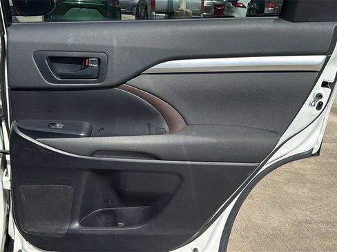 Used 2019 Toyota Highlander Plus image 31