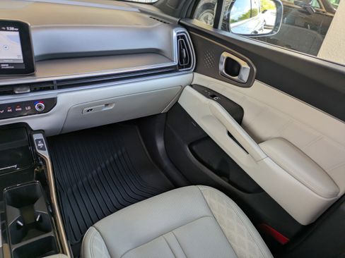 Used 2025 Kia Sorento SX Prestige image 13