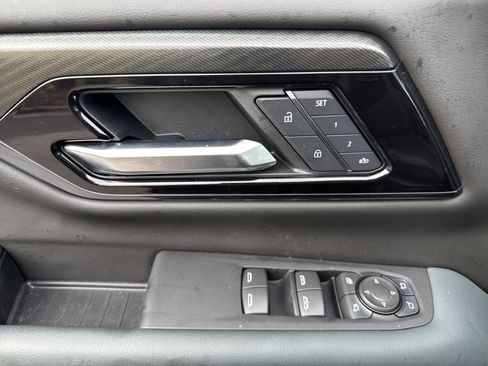 Used 2025 GMC Yukon AT4 w/ AT4 Premium Package image 15