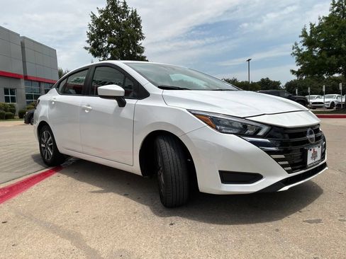 Used 2025 Nissan Versa SV FWD image 4