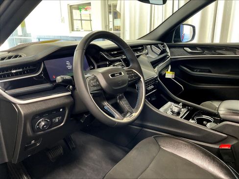 Used 2023 Jeep Grand Cherokee Trailhawk image 8