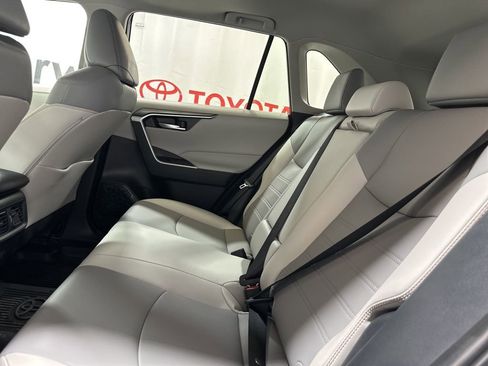 Used 2025 Toyota RAV4 XLE Premium image 20