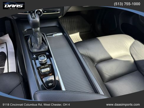 Used 2020 Volvo XC60 T5 Momentum w/ Protection Package Premier AWD/4WD image 40