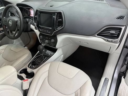 Used 2019 Jeep Cherokee Limited w/ Luxury Group AWD/4WD image 12