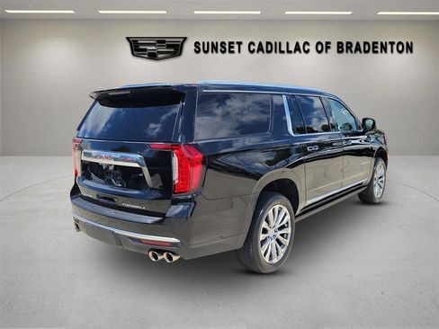 Used 2023 GMC Yukon XL Denali AWD/4WD image 4