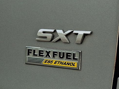 Used 2016 Dodge Grand Caravan SXT image 29