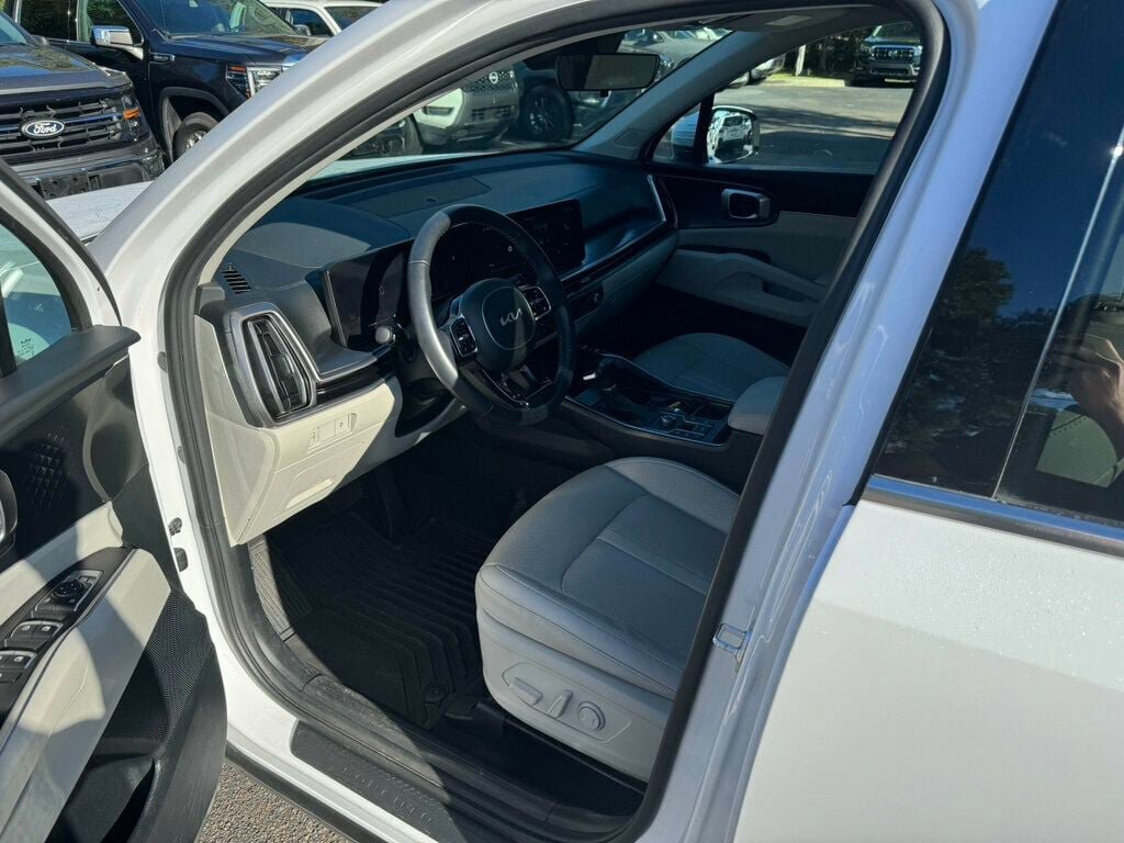 Used 2025 Kia Sorento S FWD image 3