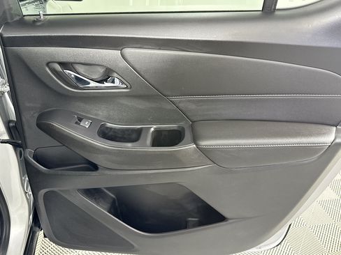 Used 2022 Chevrolet Traverse LT FWD image 26