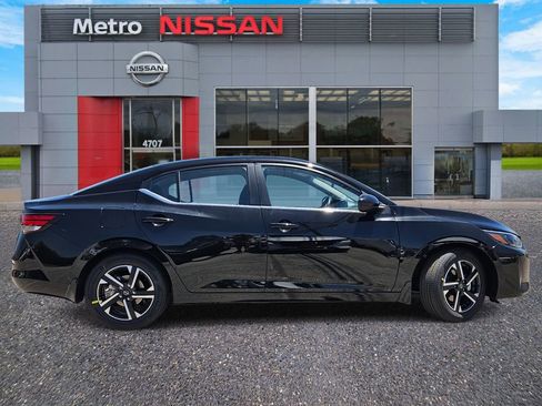 New 2025 Nissan Sentra SV image 2