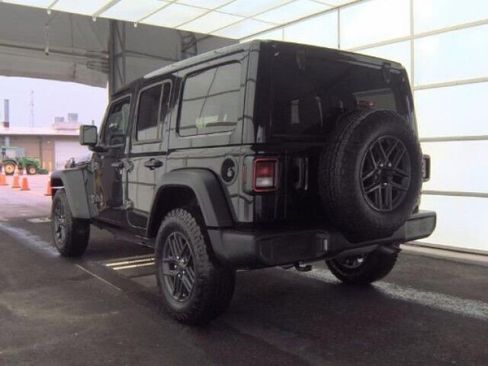 Used 2026 Jeep Wrangler Unlimited Sport AWD/4WD image 6