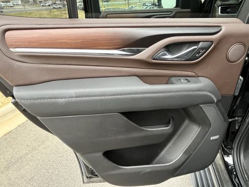 Used 2021 GMC Yukon Denali w/ Denali Premium Package image 24