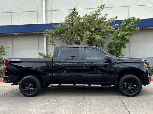 Used 2024 Chevrolet Silverado 1500 Custom Trail Boss w/ Turbomax Blackout Package image 3